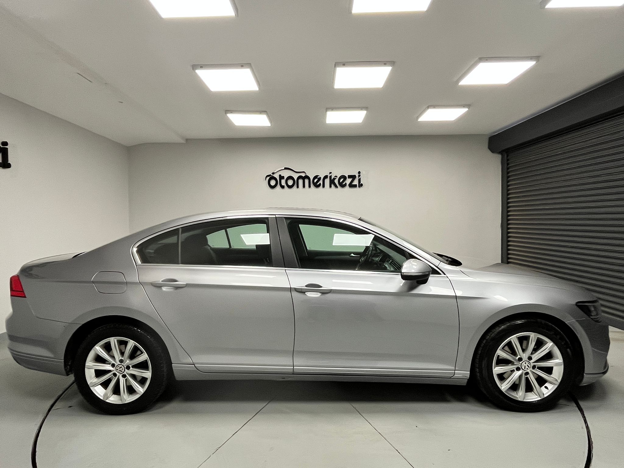 VOLKSWAGEN PASSAT 11